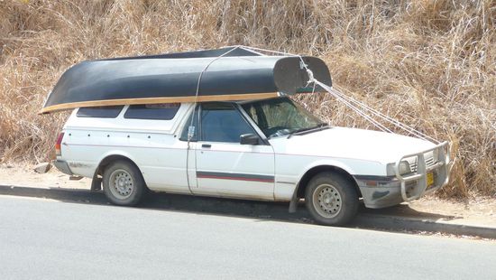 So kann man sein Boot auch transportieren…wozu denn einen teuren Hänger kaufen?!