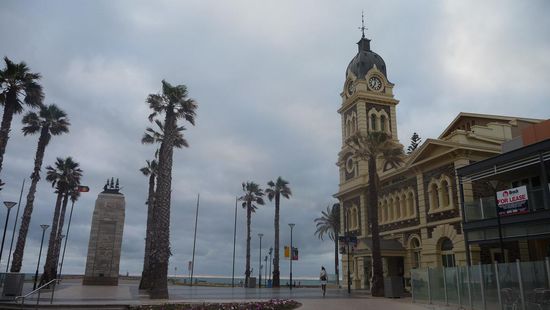 Glenelg Beach -und ziemlich kalt!!!