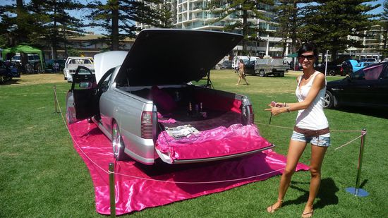 Dieses Schmuckstück könnte selbst auch mir gefallen….ein richtiger „Mietzenwagen“