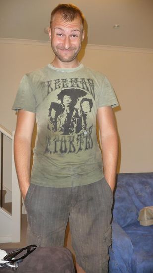 Er hat mal wieder im Aufwaschwasser gebadet!!!! Ihhhhhhhhhhhhhh.....................