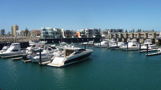 Glenelg –dort wohnen die,  die wieder ein bisschen Geld zu viel haben .