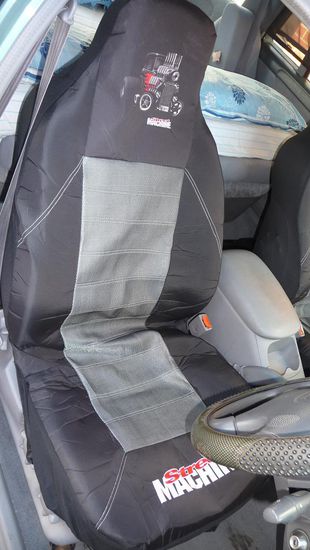 Da die Sitzt so dreckig waren und sich einfach nicht reinigen liesen, haben wir dem Kleinen mal Neue Bezuege gegoennt...
Aber...Billig sollten sie sein und deshalb blieben nur diese Schicken uebrig.....
Nun also "ADAM- The Street Machine"