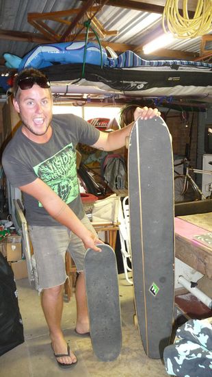 Jed- mal zum Vergleich, ein gewöhnliches Board links und ein Long Board rechts.....