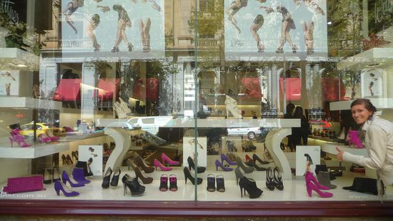 und Schuhläden gibt es da-ein Traum für jedes Mädel...