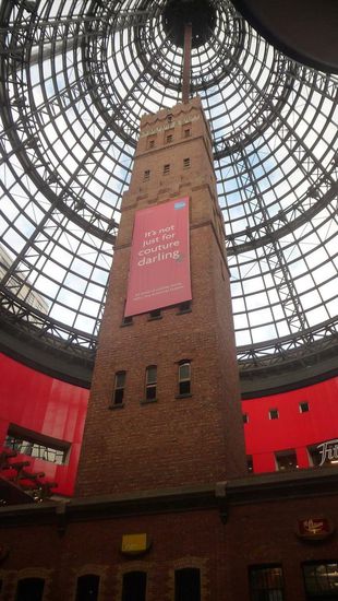 Melbourne Central- Dieses Tower steht mitten in einem Shoppingcenter