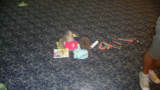 Für uns eigentlich unerklärbar, denn wir hatten ja schon ein Packet mit 12 Kilo nach Deutschland geschickt….mh….