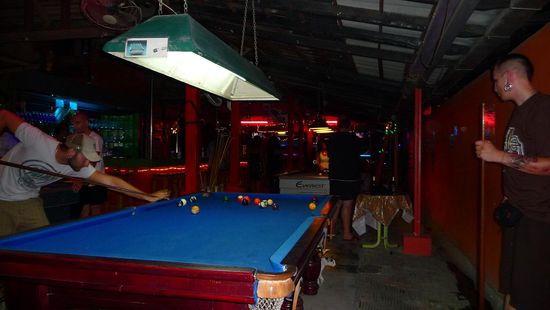 kostenloses Pool auch ohne das man die Prostituierten im Anschluss mit nach Hause nehmen muss 