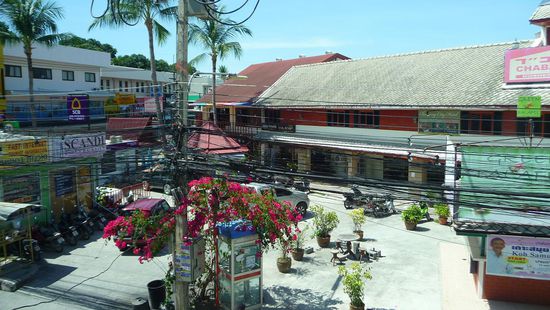 Wie schon im letzten Thailandurlaub frage ich mich, warum es hier nicht jeden Tag brennt oder Stromausfälle herrschen...