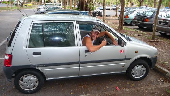 Philipp hat somit seinen neuen Traum-Wagen gefunden – mörderische 660ccm
Sein Kommentar dazu....
Ich sag nur: „Der hängt am Gas, wie der Junkie an der Nadel!“