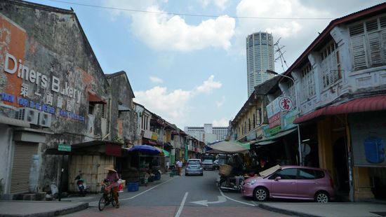Chinesische Shophäuser prägen das Strassenbild