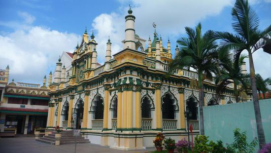 Zur Abwechslung mal eine Moschee...dies ist eigentlich schon ein eher prunkvolles Exemplar