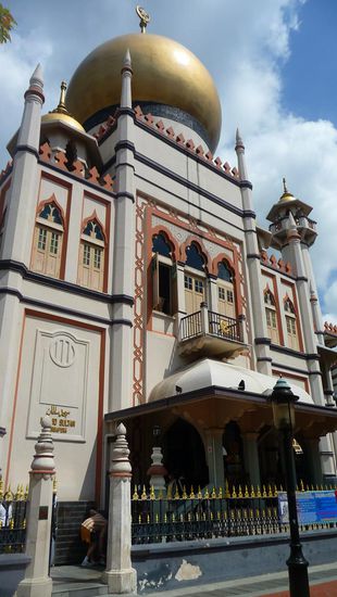 Unweit von Little India entfernt der Sultan-Palast, die grösste Moschee Singapurs