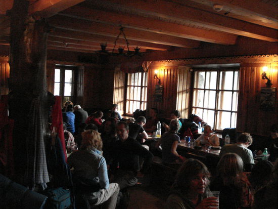 im Gastraum der Unterkunft