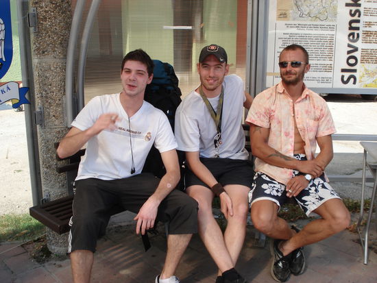 Hilfsbereite Jungs in Slowenska Lubca