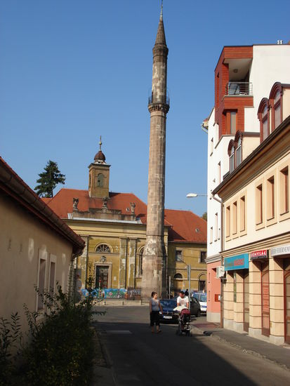 Ein Minarett ohne Moschee mitten in der Stadt