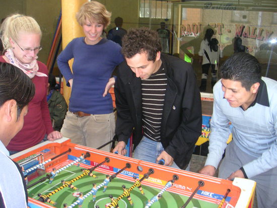 Tischfussballspiel in der Mittagspause mit den ANED-Mitarbeitern