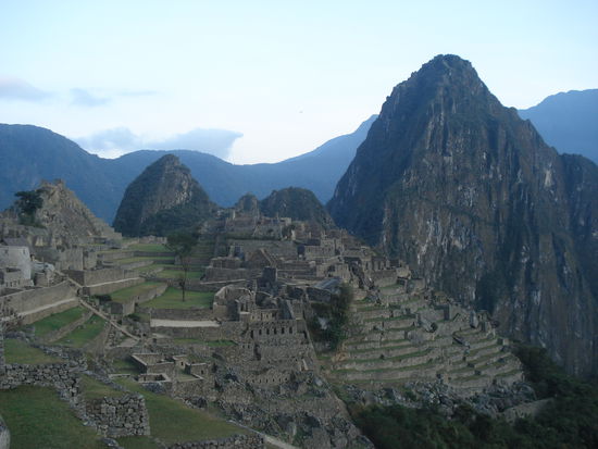 Inkastadt Machu Picchu, rechts der Berg ist der Waynapicchu