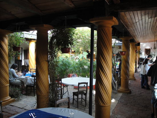 Fruehstuecksbuffet fuer gerade mal 5 Franken im wunderschoenen Patio