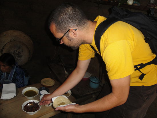 Er kann's nicht lassen. Es muss einfach alles probiert werden... Muy rico!