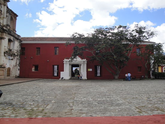 ... und schoenen Kolonial-Bauten.