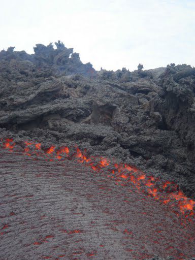 Ein letzter Blick auf die Lava, bevor wir uns an den Abstieg machen.