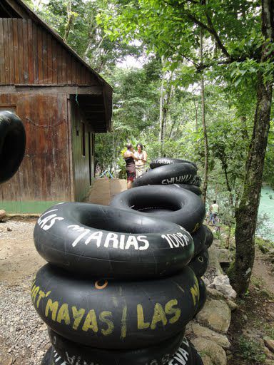 Tubes bei den Grutas Las Marias.