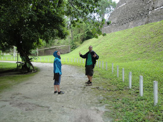 Zwei Touristen am posen