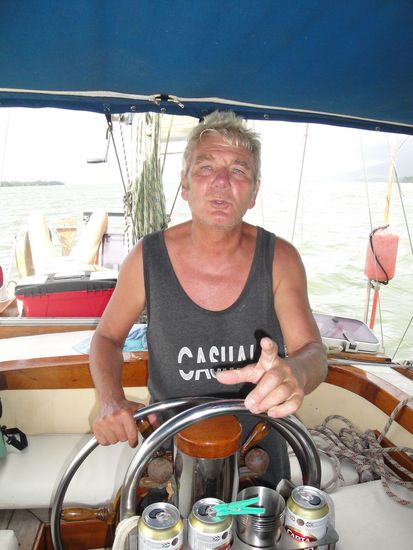 ... auf die Mystique, die zweite grosse Liebe von Hans. Aehm ja... bitte die Bierdosen von uns einfach ignorieren.