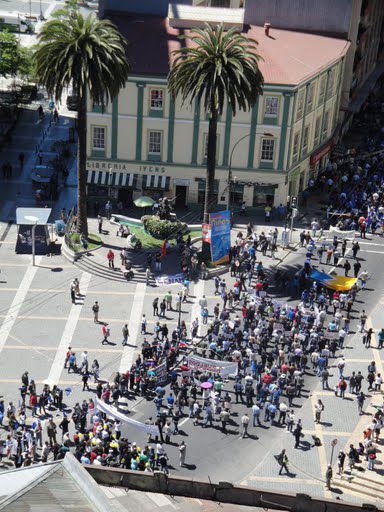 ... verfolgen mit grossem Interesse "La Demonstración"