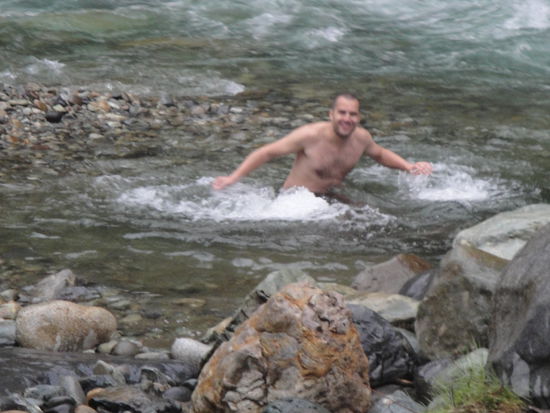 Erfrischung im kaaaaaaaaaaalten Fluss.