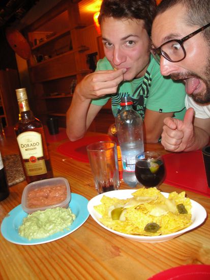 Hinterher gabs lustige Trinkspiele und dazu Nachos mit Guacamole