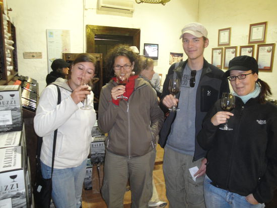 Na dann, erst mal riiiiiiechen, gell Lisa, und dann runter damit! 