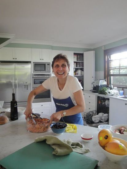 Maria in den BBQ-Vorbereitungen