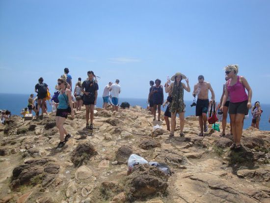Horden von Touris auf dem Indian Head, leider liegt auch ueberall Abfall herum.