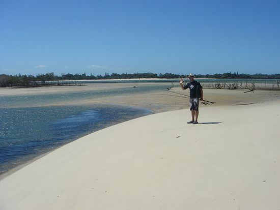Schoener Strand fuers Auge, aber der Gestank vom Schlamm und die giftige Blacksnake verkuerzten unseren Aufenthalt dramatisch!