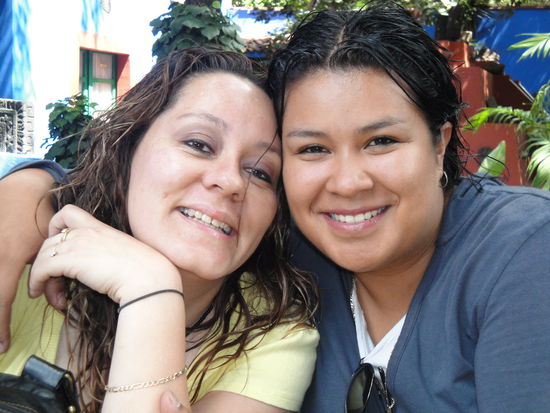 Nadia und Lorena, unsere Amigas, Gastgeberinnen und Reisefuehrer.