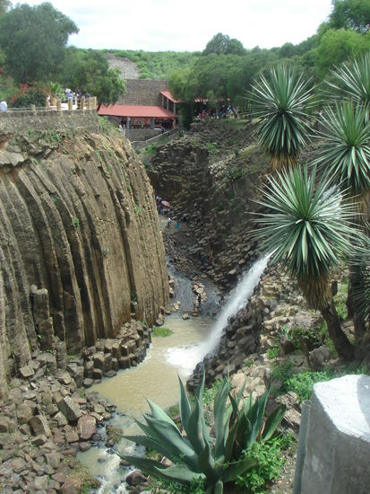 Frueher war es natuerlicher, das Wasser kam von hinten wo jetzt der Stausee ist.