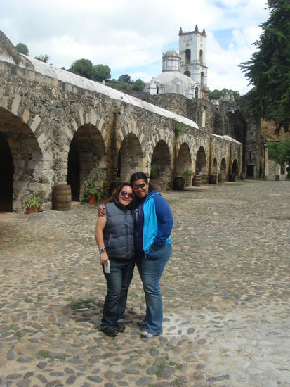 Nadia und Lorena auf der alten Hacienda...