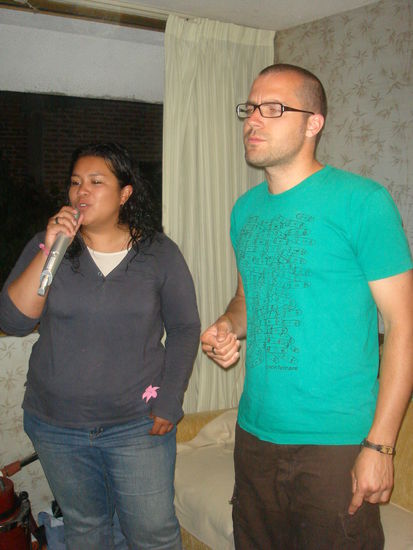 ... und auch Lore und Martin singen sich die Kehle wund.