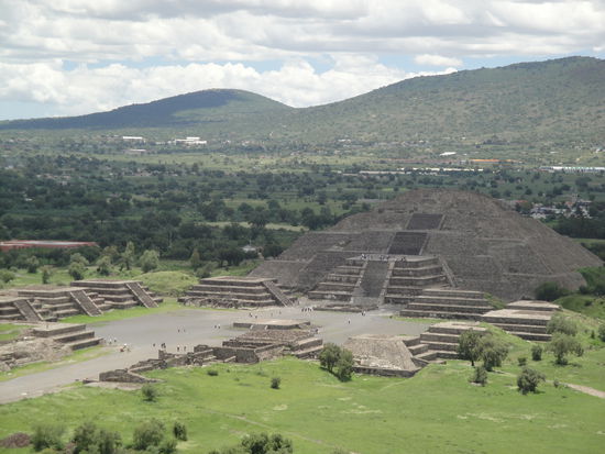 Diese Pyramidenstadt ist unnglaublich gross...