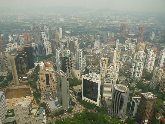 Kuala Lumpur von oben, und nein es ist nicht neblig hier in KL liegt ein extremer Smog in der Luft