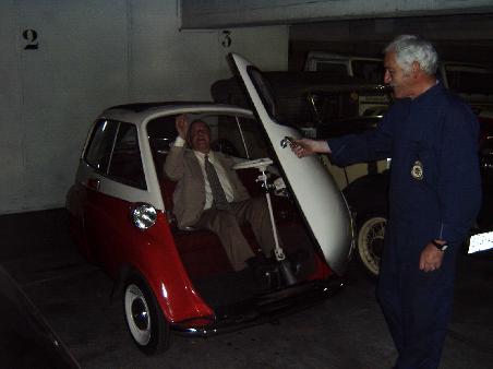 Dr. Juan Rene Delger. 83 Jahre, Besitzer des DKW's und der Isetta.