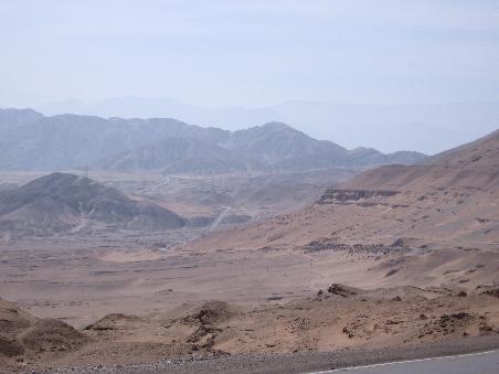 Von Tacna auf der Pan-Americana Richtung Arequipa nach Moquequa.
