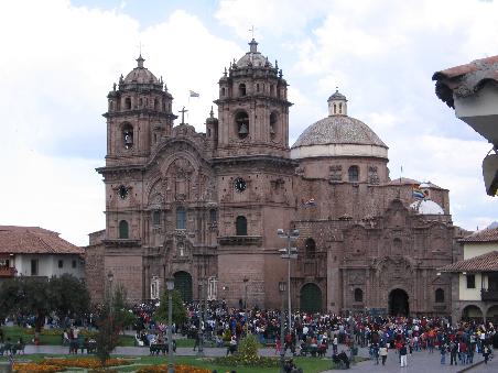 Cusco. Plaza de Armas (Waffen).
Iglesia ?