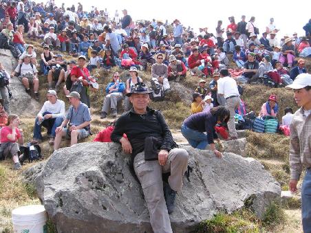 Saqsayhuaman. Inti Rayma Fest.
Tausende von Menschen warten auf den Koenig.