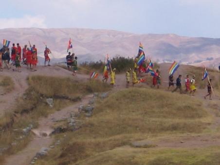 Saqsayhuaman. Inti Rayma Fest.
Der Koenig wird geholt.