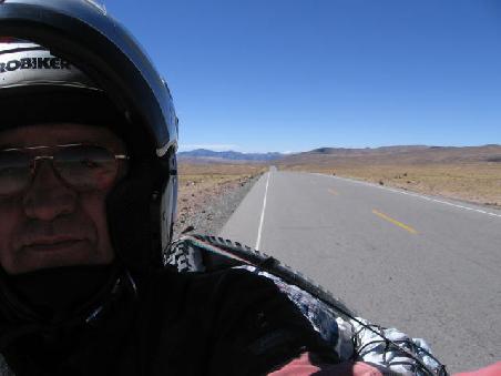 Von Ayacucho nach Pisco.
Die Strasse hier ist auf 4.500 m.