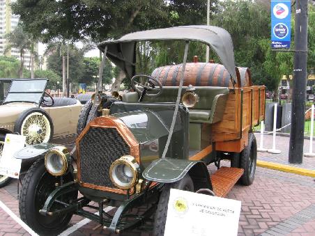 Club del Automovil Antiguo del Peru.
Es handelt sich um einen Fiat Bj. 1915