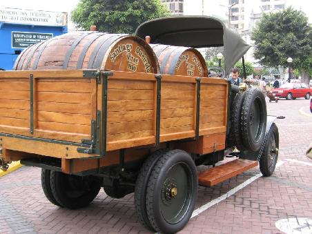 Club del Automovil Antiguo del Peru.
Es handelt sich um einen Fiat Bj. 1915