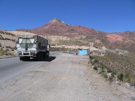 Auf dem Weg von Lima nach La Oraya ueber den Pass Anticona 4.834 m.